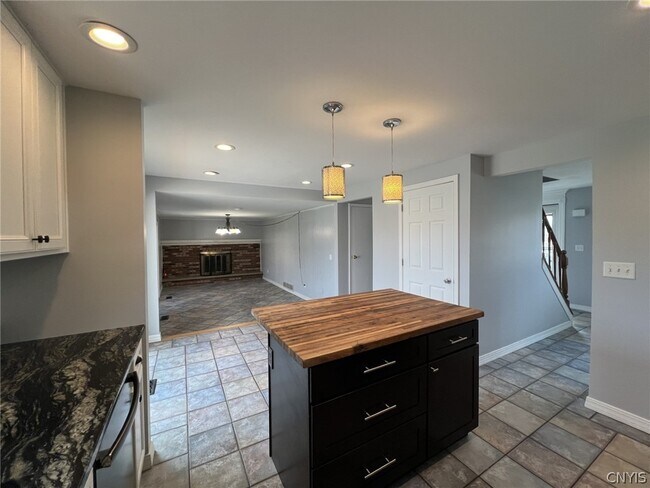 Building Photo - 10 Echodale Ave