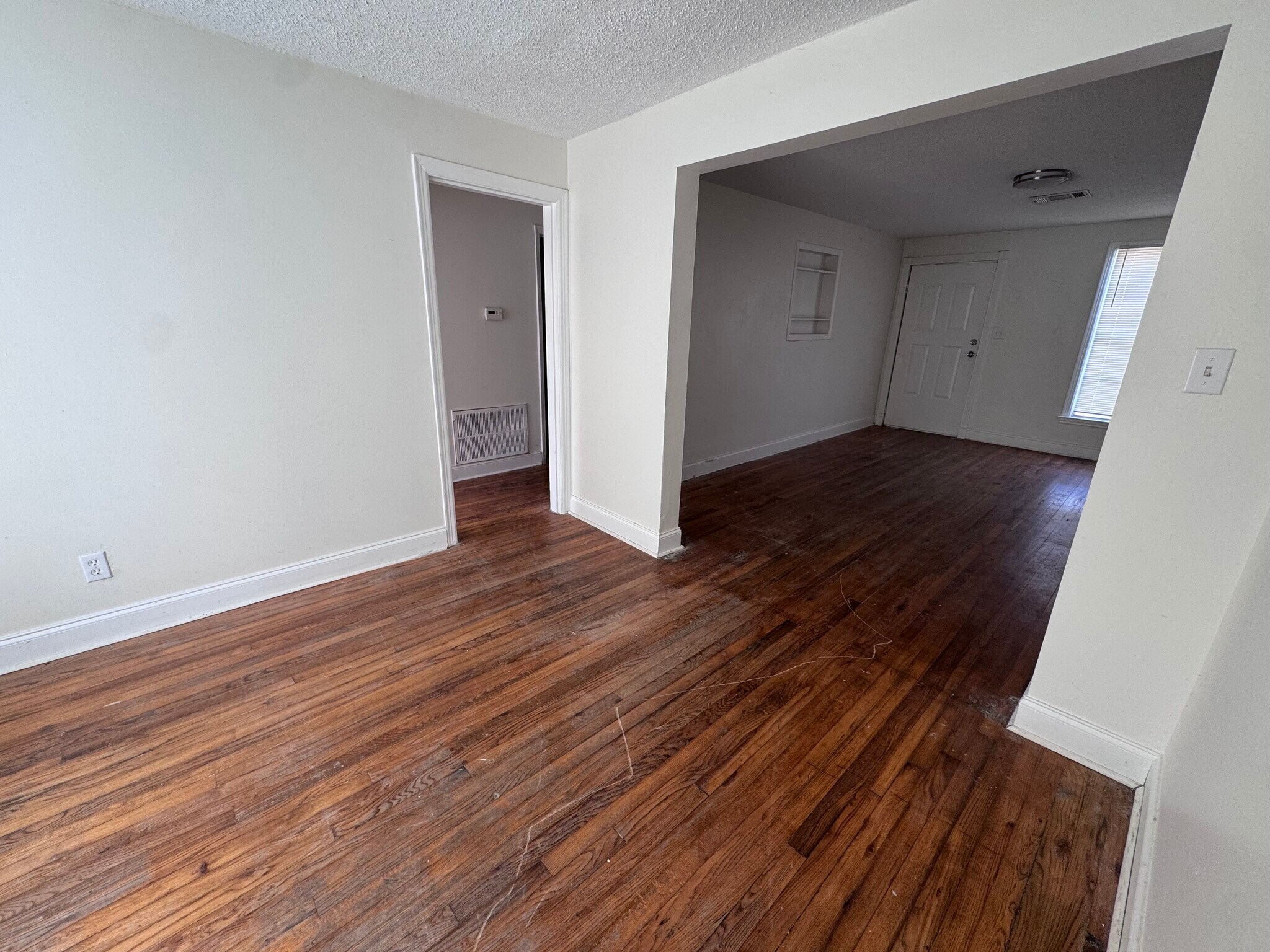 Building Photo - 2304 W 58th St