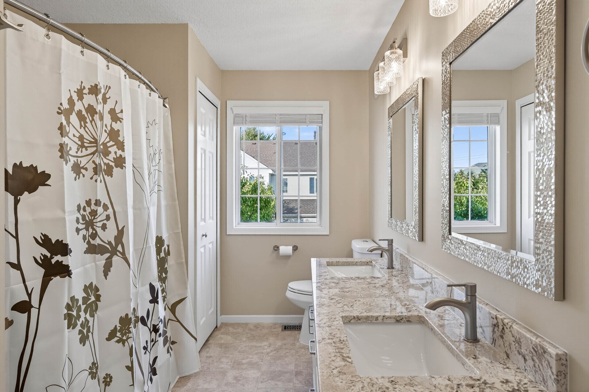 Upper Level - Main Bathroom - 18217 69th Pl N
