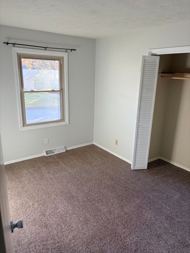 Building Photo - 3431 N Stoneycrest Rd