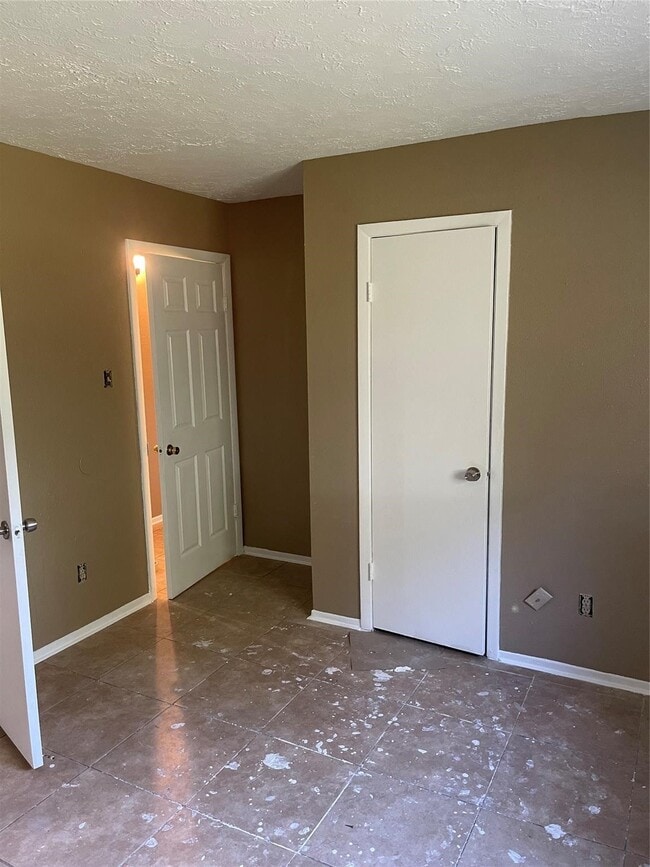 Building Photo - 4923 Hickorygate Dr