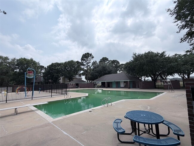 Building Photo - 17407 Chamberlain Dr