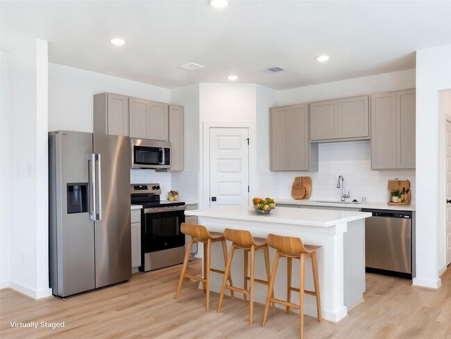 Building Photo - 1947 Longmire Villas Ct