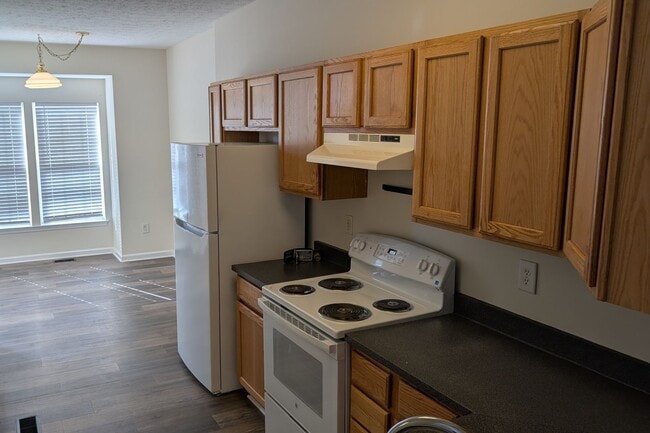 Building Photo - THE VILLAS AT HOLLYWOODS