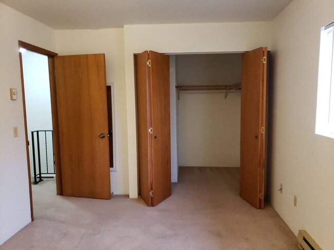 Building Photo - 2005 NE Terre View Dr