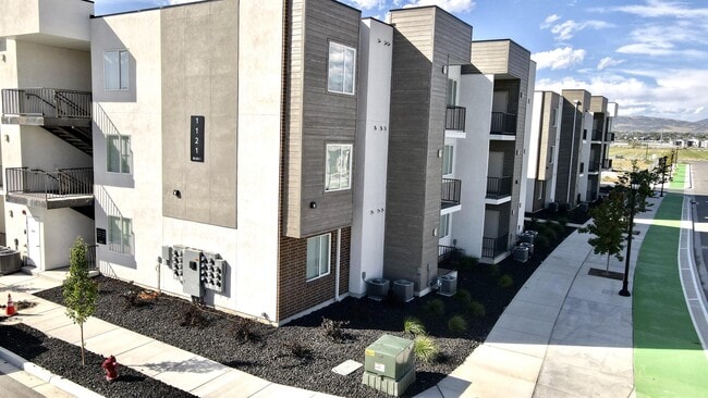 Building Photo - 1107 W State St