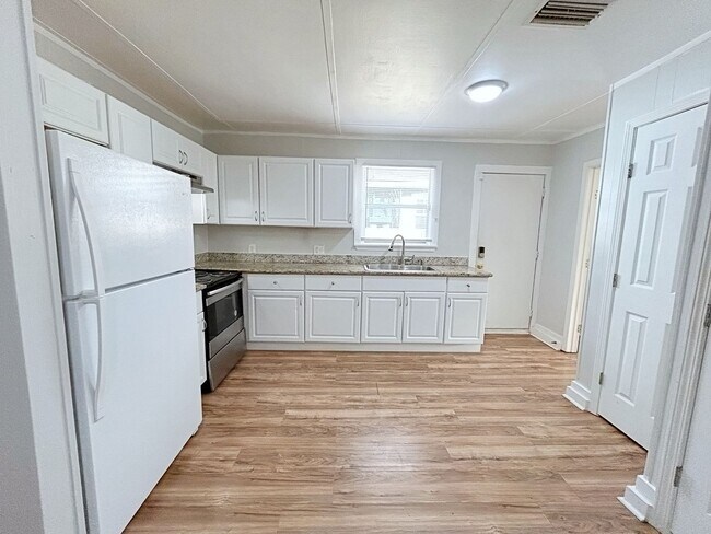 Building Photo - 317 Glenmore Ave