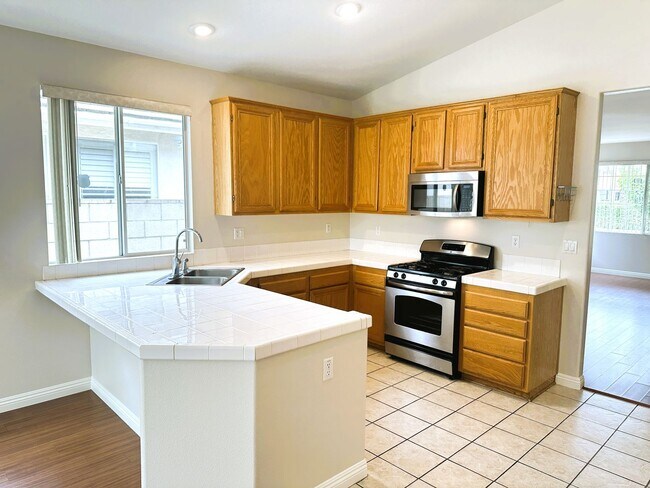 Building Photo - Refreshed Single Family Home in Garden Grove