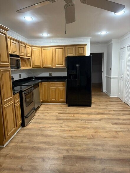 Building Photo - 19 Galveston Pl SW