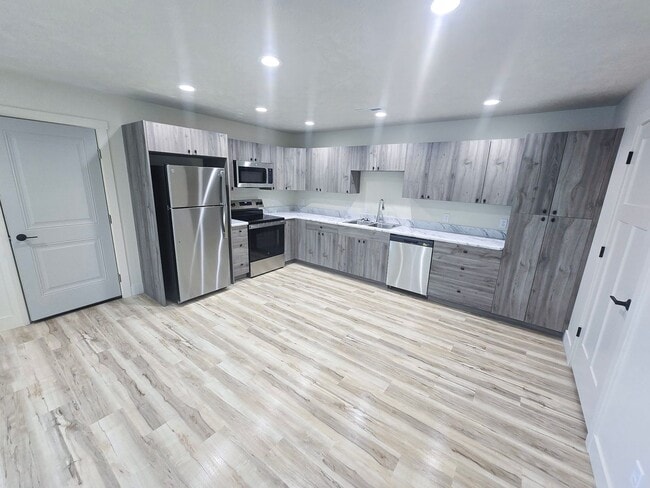 Building Photo - Attention Wood River!