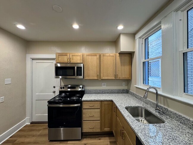 Building Photo - 1680 Potomac Ave