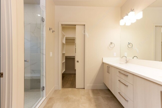 Building Photo - Exquisite Tetherow Living with Resort Memb...