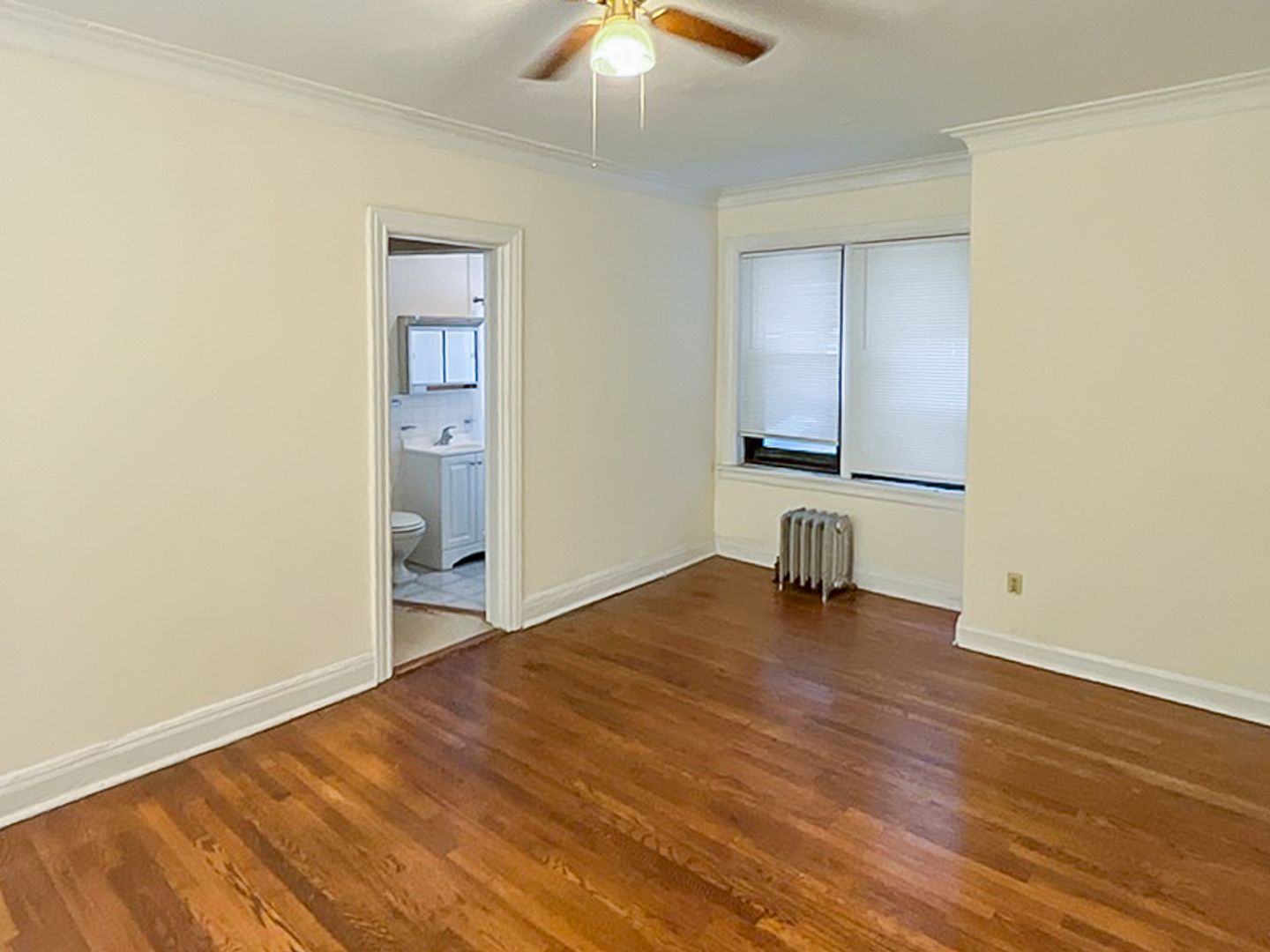 Building Photo - 531 W Briar Pl