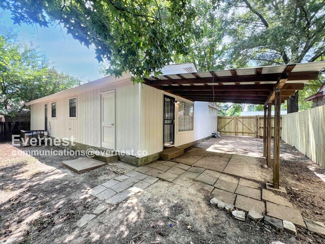 Building Photo - 3830 Kerfield Dr