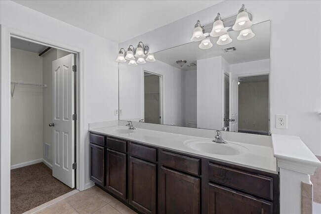 Building Photo - 1 Creekside Wy