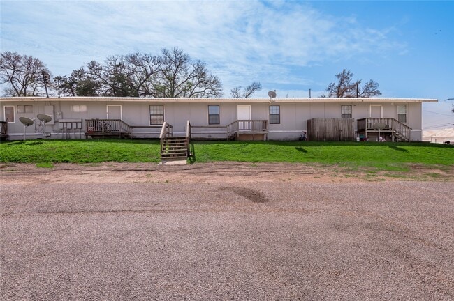 Building Photo - 626 University Ave