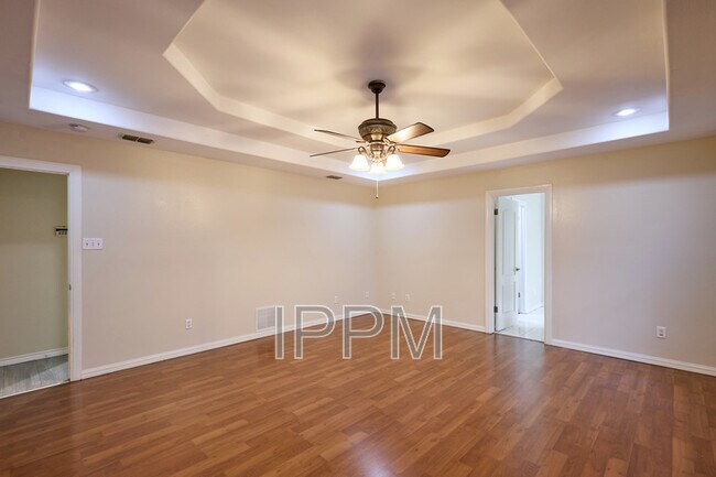Building Photo - 2609 Thomas Ln