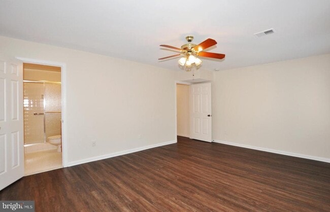 Building Photo - 4847 Sangamore Rd