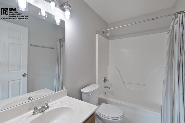 Building Photo - Modern 2BR Townhome Near MTSU, Washer & Dryer Included