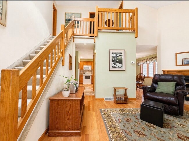 Building Photo - 209 Vivian Ln