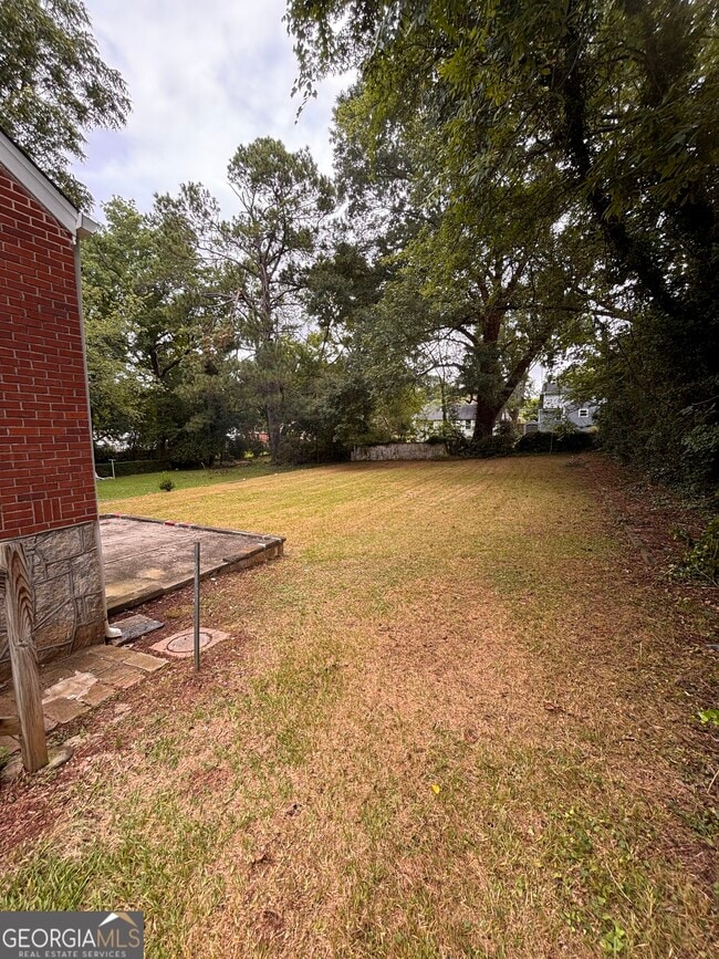 Building Photo - 1960 Willa Dr