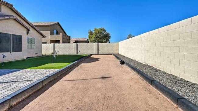 Building Photo - 13520 W Solano Dr