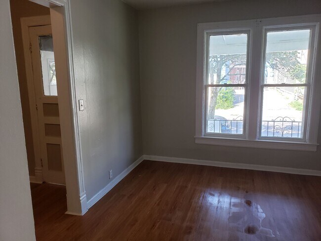 Building Photo - 154 Chenango St