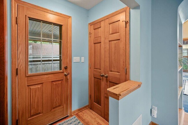 Building Photo - 5160 N Kent Ave