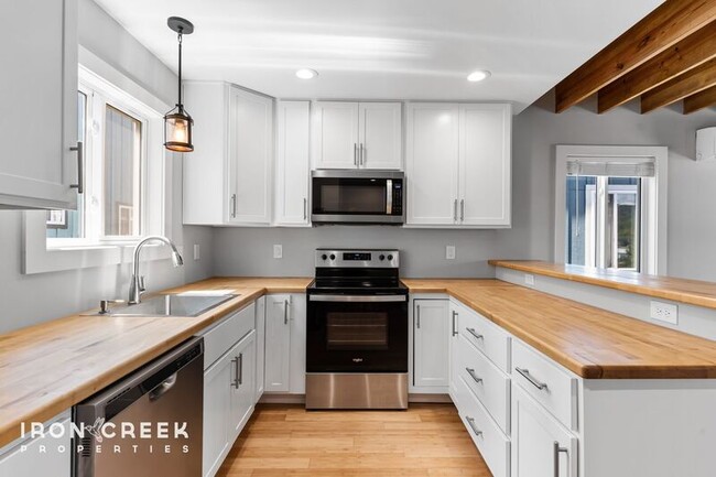 Building Photo - 52 W Cascade St