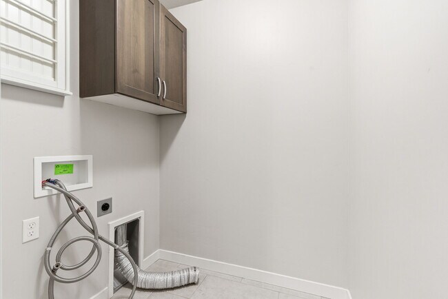 Building Photo - 9138 W Tillamook Dr