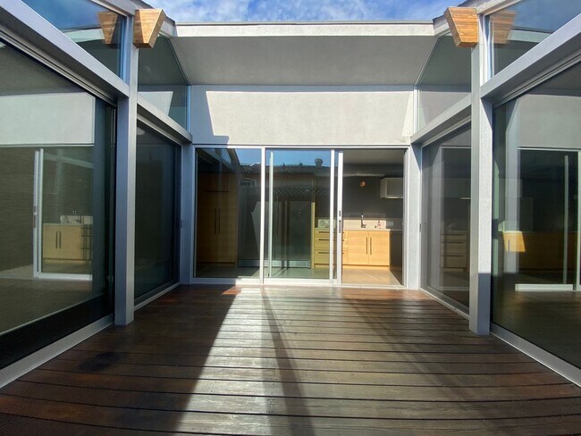 Building Photo - M340 - Miller