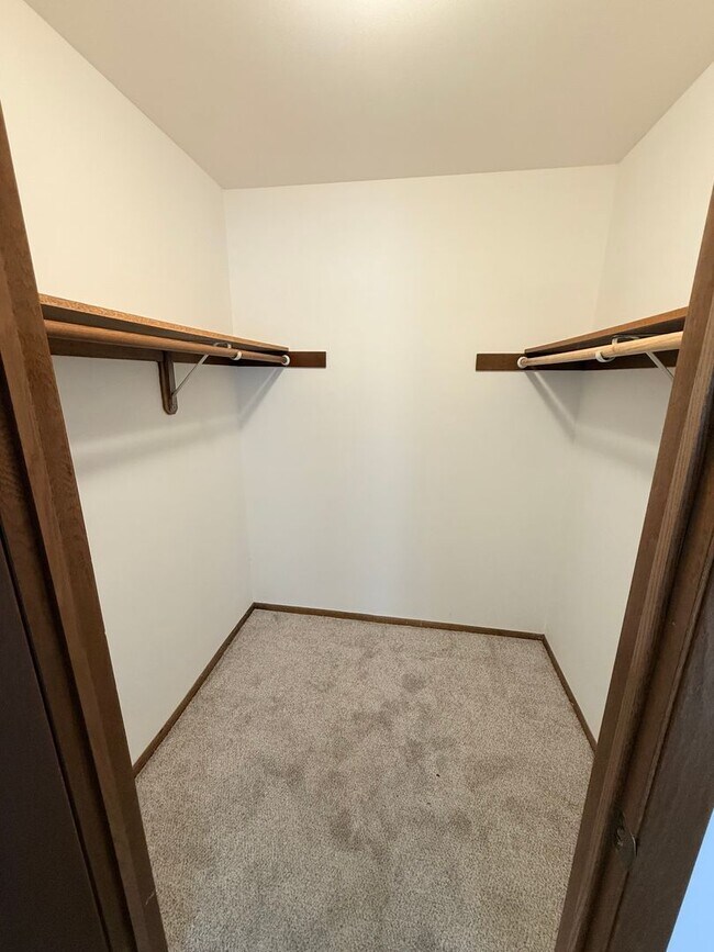 Building Photo - 716 Mansfield Ct
