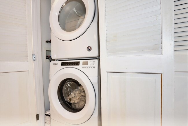 Building Photo - 421 Jackson St