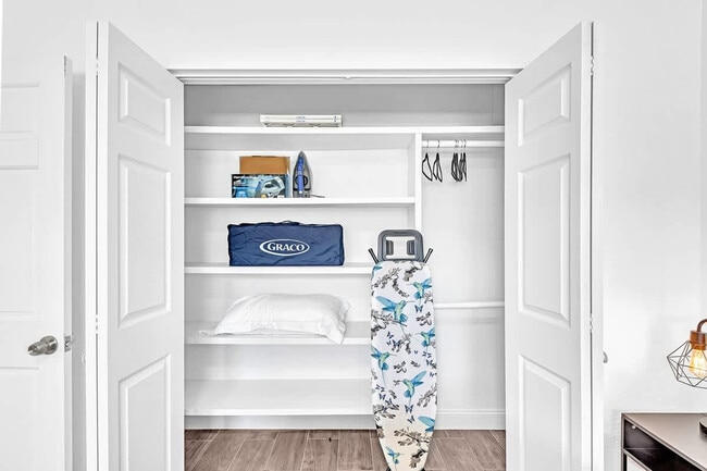 Building Photo - 1568 NE 35th St