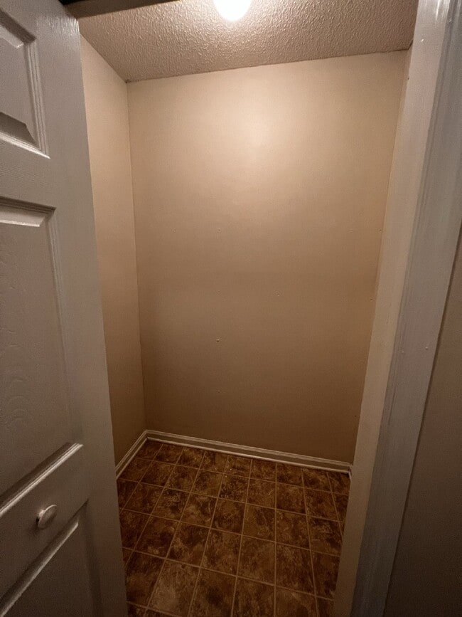 Building Photo - Home For Rent