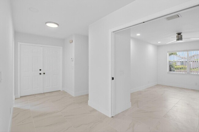 Building Photo - 9151 Pine Springs Dr