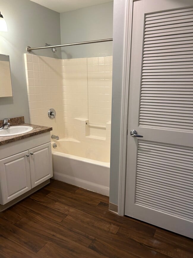 Building Photo - 2bed 2 bath