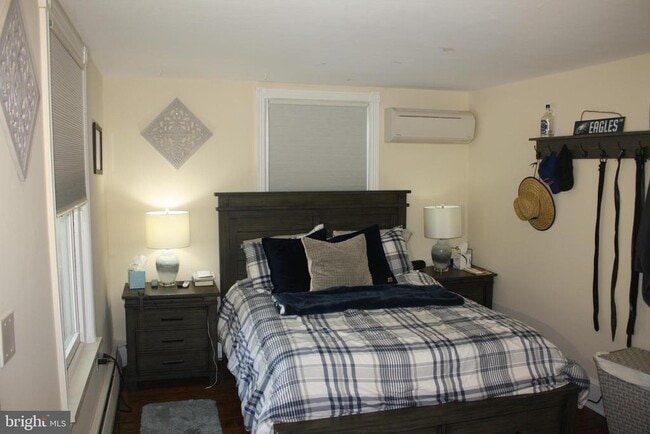 Building Photo - 820 W Bridge St