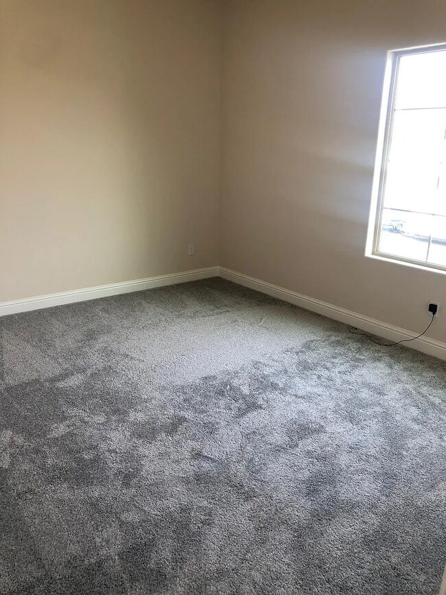 Building Photo - Beautiful Two-Story Home Featuring Granite Kitchen, Large Island & Spa-Style Primary Suite