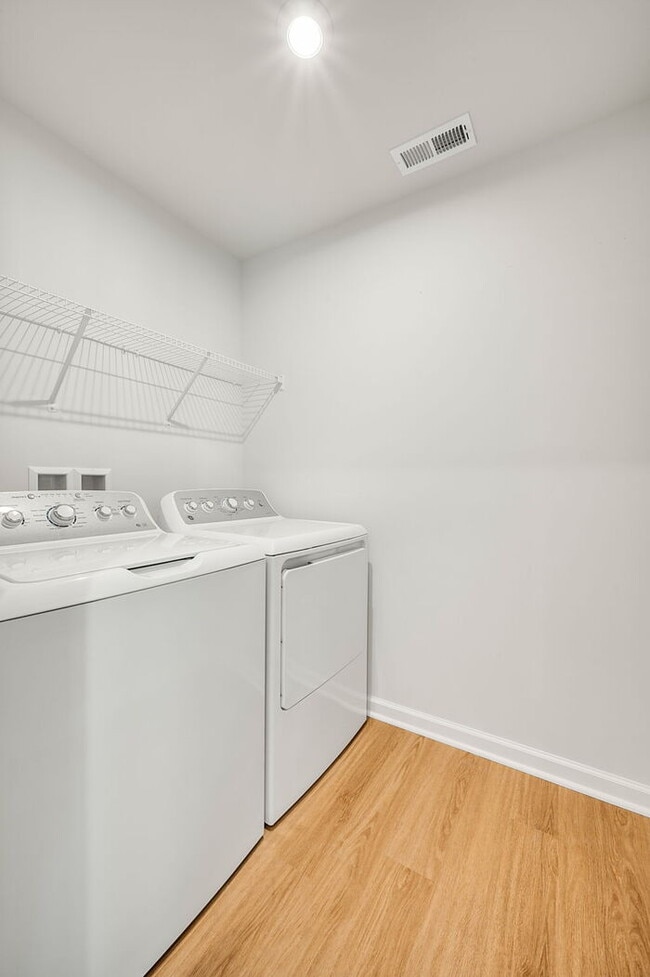 Building Photo - 3 Bedroom Single-Family Home with 2-Car Garage in Glen Allen (23060) – $2,650/mo