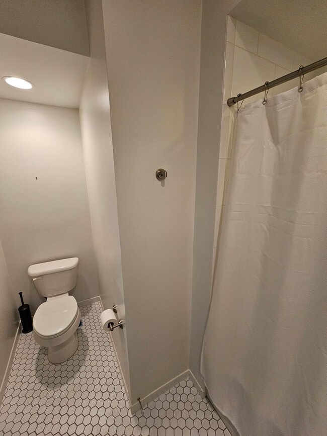 Building Photo - Fully Furnished Public Square Apartment!!!