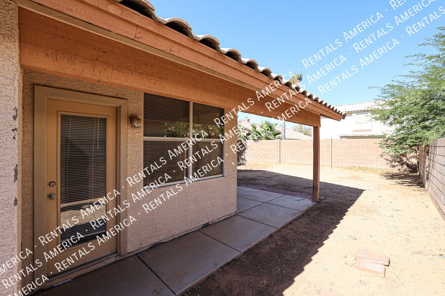 Building Photo - 3930 E Harvard Ave