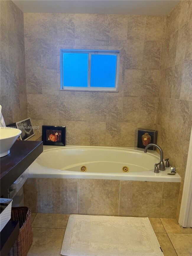 Building Photo - 10233 NW 52nd Ln