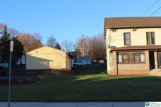 Building Photo - 210 Mauch Chunk St
