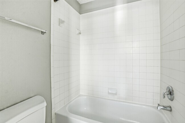 Building Photo - 6802 Claire Brook Dr