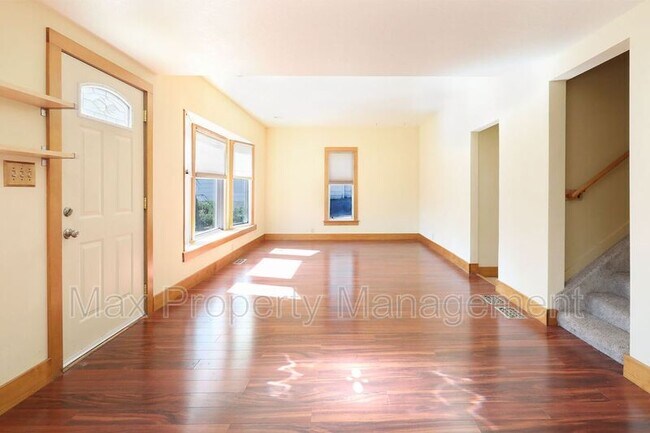 Building Photo - 660 27th St