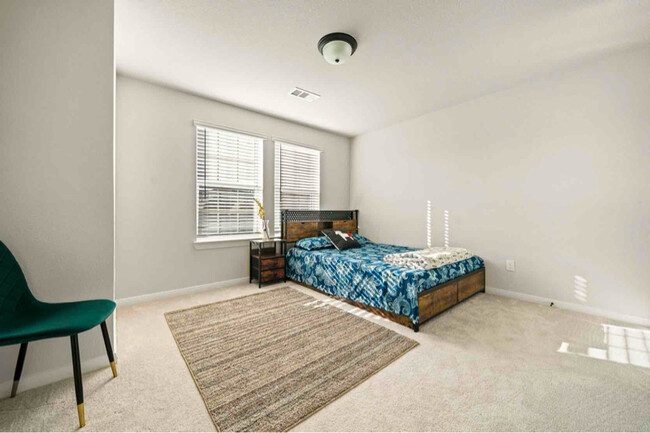 Building Photo - 1529 Woodford Pl