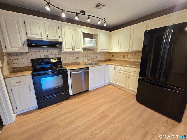 Building Photo - 54 N Mountain Rd