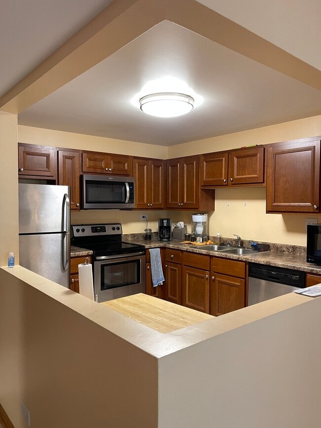 Building Photo - 450 Plum Creek Dr