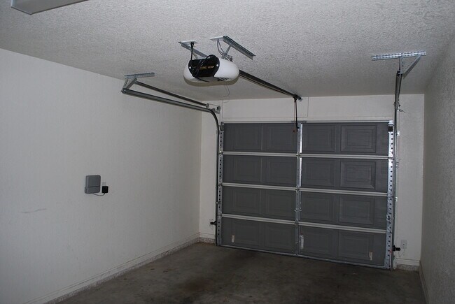 Building Photo - 910 Rebecca Ln